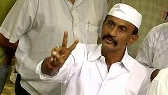 17 साल बाद जेल से रिहा हुए गैंगस्टर अरुण गवली का जेल से निकलते ही फूलों से स्वागत हुआ, जिन्होंने कभी दाऊद से पंगा लेकर अपनी जगह बनाई थी