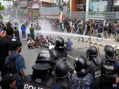 Nepal Protest LIVE: नेपाल में सोशल मीडिया पाबंदी पर मचा बवाल , संसद में घुसे प्रदर्शनकारी; 14 लोगो की मौत के बाद सोशल मीडिया फिर शुरू