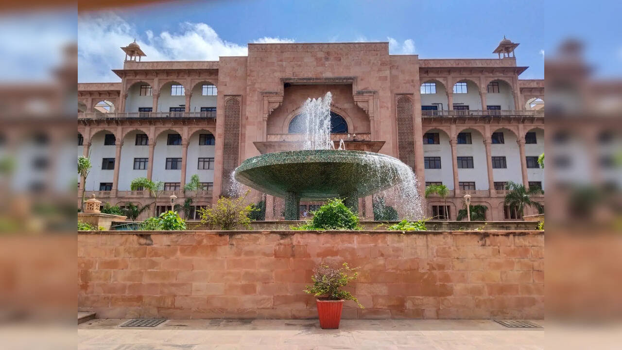 जबरन धर्मांतरण करवाने वाली संस्थाओं पर बुलडोजर चलेगा:धर्म परिवर्तन के मकसद से शादी तो 20 साल की जेल और 25 लाख का जुर्माना; धर्मांतरण के 3 महीने पहले कलेक्टर से लेनी होगी परमिशन