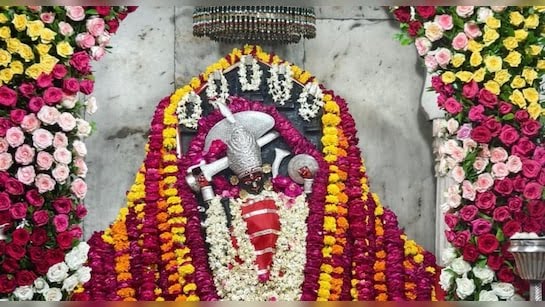 आमेर के शिला माता मंदिर में गूंजे जय माता दी के जयकारे, दंडवत करते पहुंचे भक्‍त