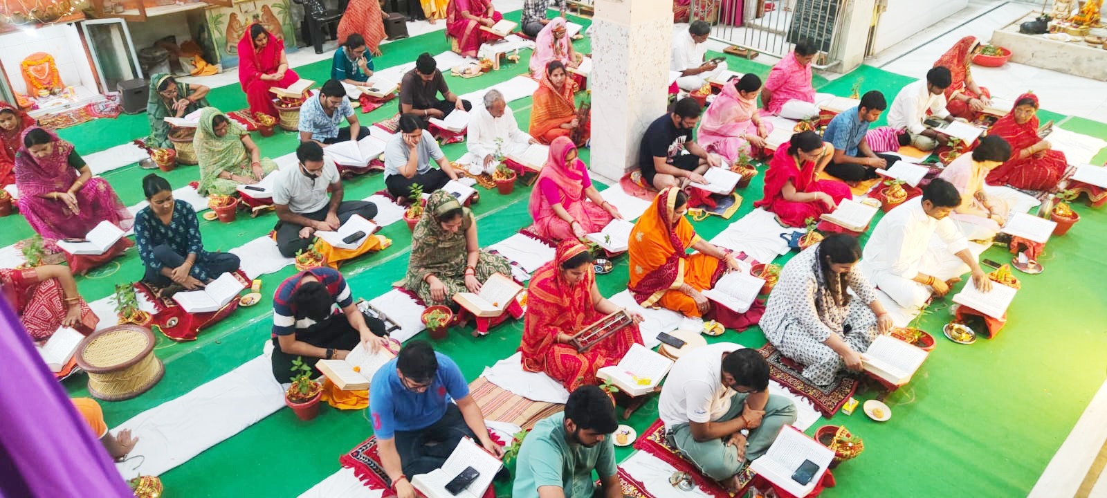 विजयादशमी विशेष: तेजी से बदलते दौर में सामाजिक बिखराव को एकजुटता में बांधे रखने के उद्देश्य से 100 परिवारों के लोग भक्ति के बंधन में बंधे, समाज में दे रहे सेवा-सहयोग और समर्पण का संदेश, दैनिक सम्राट की स्पेशल रिपोर्ट...