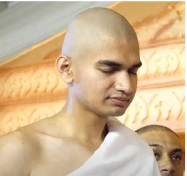 54 लाख का पैकेज छोड़, 24 वर्षीय इंजीनियर ने अपनाया वैराग्य – आंसुओं से भीग उठा अशोकनगर (मध्य प्रदेश)