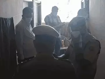 BREAKING : सीकर में सामूहिक सुसाइड , मां ने 4 बच्चों के साथ फ्लैट में जहर खाकर किया सुसाइड, जांच में जुटी पुलिस