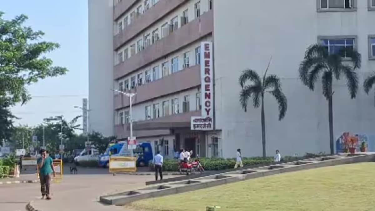 पश्चिम बंगाल - दुर्गापुर में मेडिकल छात्रा से गैंगरेप का आरोप , मामले में पुलिस ने अबतक 3 को गिरफ्तार किया