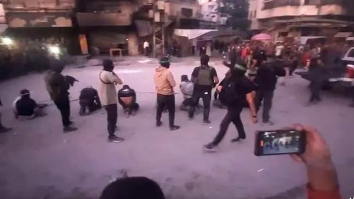 हमास ने कैमरे के सामने की इजरायली जासूस बताकर 8 लोगों की हत्या की, घुटनों पर बैठाकर आंख पर पट्टी बांधकर सिर में मारी गोली , अल्लाह-हू-अकबर के नारे लगाए