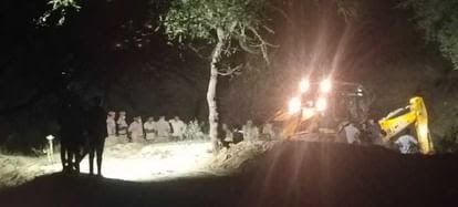 अजमेर में प्रॉपर्टी कारोबारी की दोस्तों ने हत्या कर , चेहरे पर तेजाब डालकर शव को 6 फीट गड्‌ढा खोदकर दफनाया...5  आरोपी पकड़े