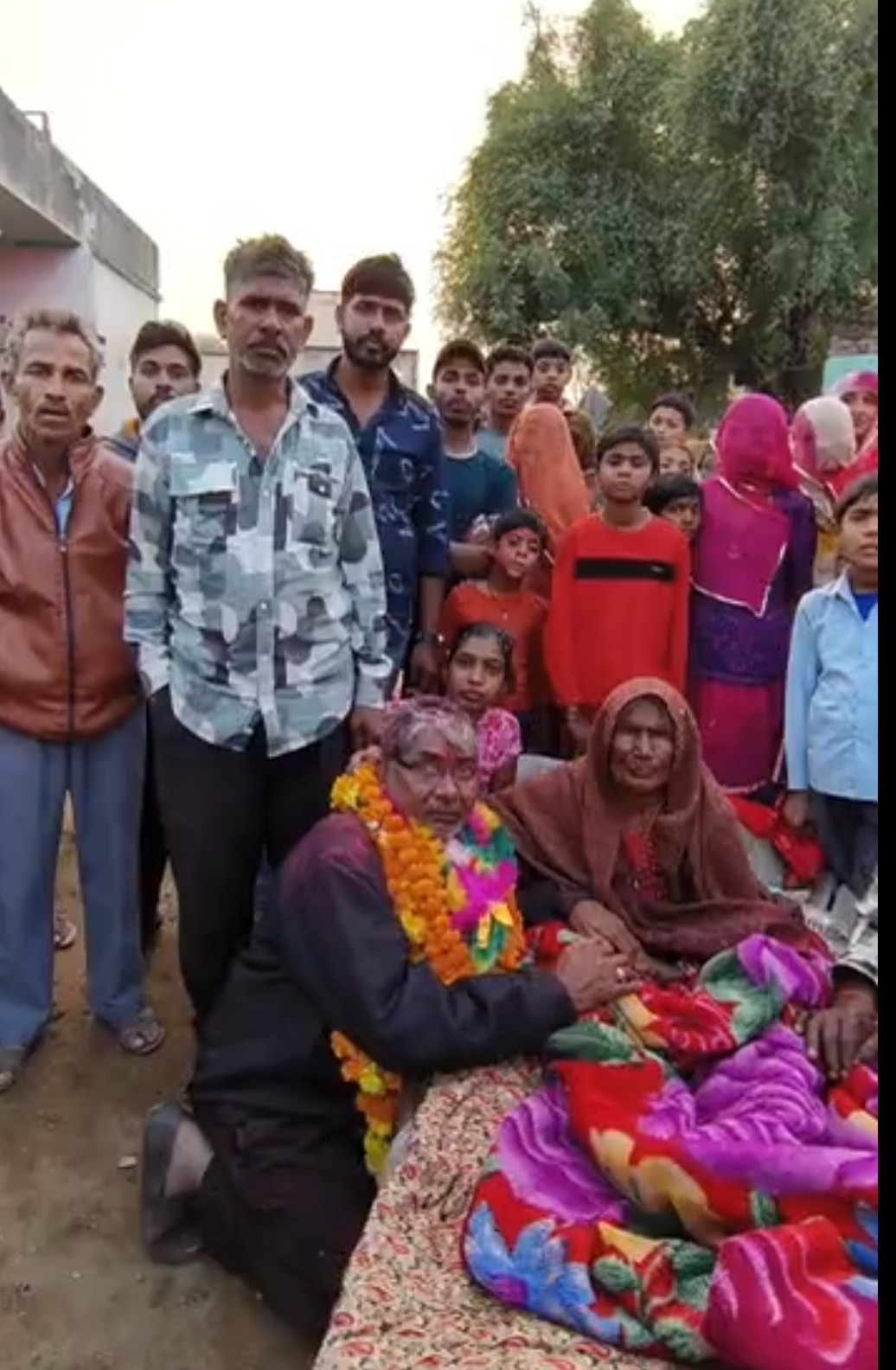 SIR अभियान से 40 साल बाद परिवार से मिला लापता बेटा , मां ने घाव से पहचाना