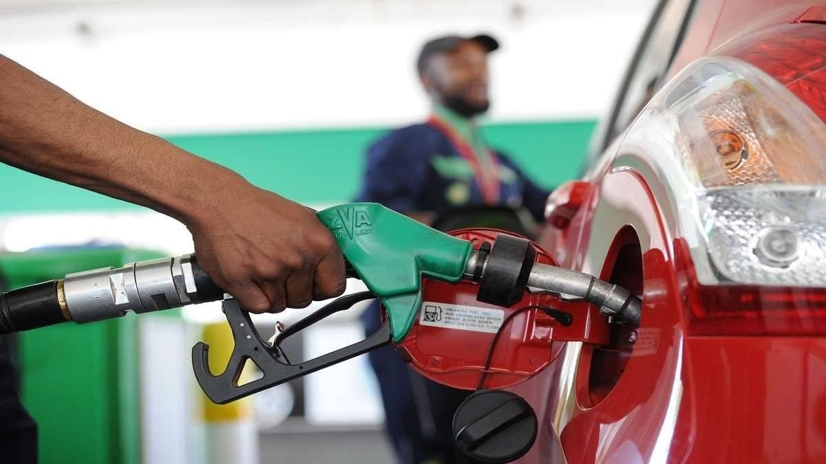 Petrol पर युद्ध की चोट! प्रीमियम पेट्रोल 2.30 रुपये लीटर महंगा, नॉर्मल के रेट में No Change
