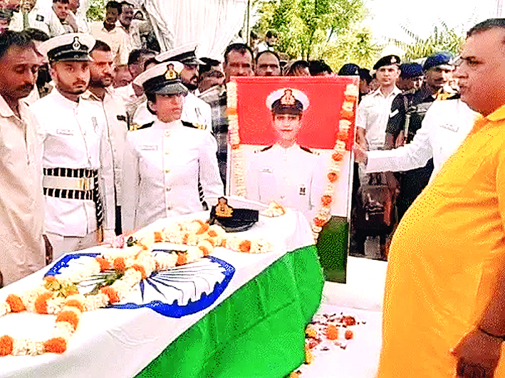 इंडियन नेवी में सब-लेफ्टिनेंट अंशु राठौड़ का निधन