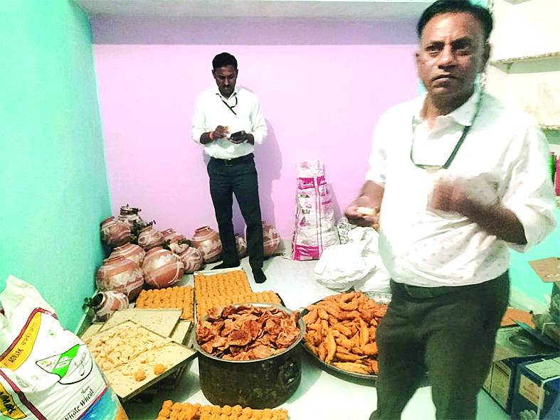 फूड पॉयजनिंग की सूचना पर नई कोठी की ढ़ाणी, ईसरवाला बस्सी पहुंची टीम