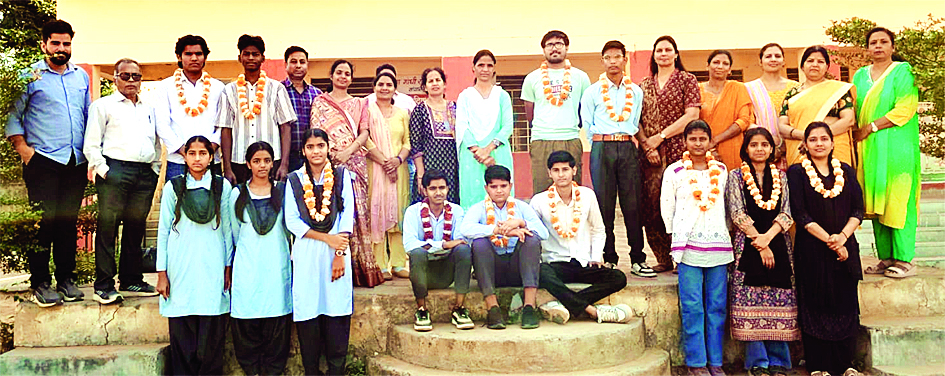 सर्व श्रेष्ठ अंक प्राप्त करने वाले विद्यार्थियों का किया सम्मान