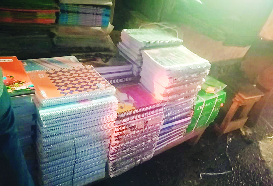 50 फीसदी तक कमीशन पर बिक रहीं किताबें, अभिभावकों पर बढ़ा आर्थिक बोझ, शिक्षा विभाग मौन