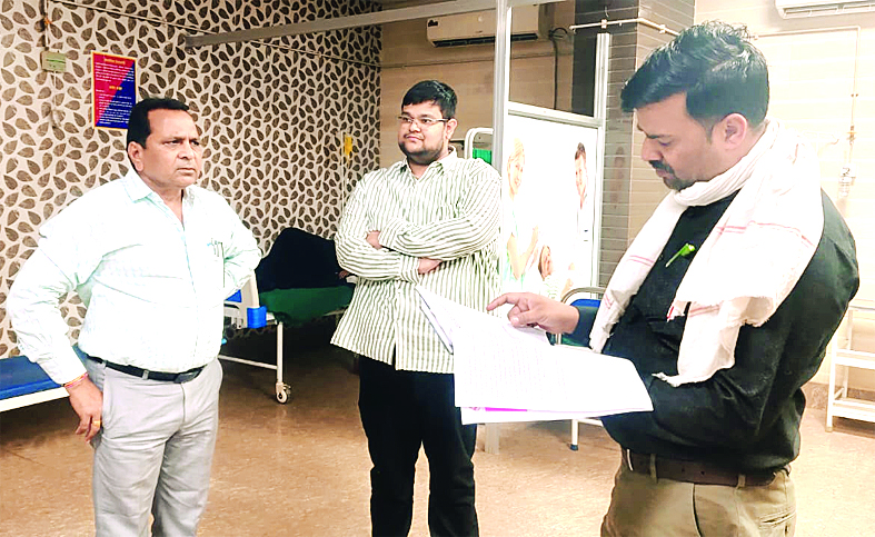 नियमों से खिलवाड़ करने वाले 12 अस्पतालों के पंजीकरण निलंबित, निजी अस्पतालों का सीएमएचओ डॉ मीणा ने किया निरीक्षण
