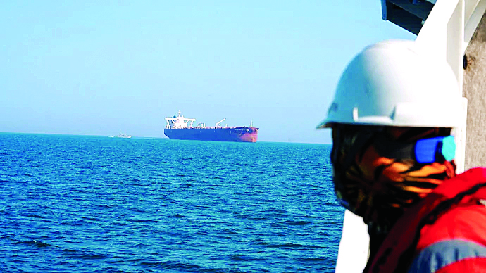 होर्मुज से गुजर रहे भारतीय जहाजों पर फायरिंग, 20 लाख बैरल इराकी तेल लेकर जा रहा था