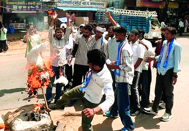 नीट पेपर लीक से मेहनती विद्यार्थियों का भविष्य अंधकार में, एनएसयूआई का उग्र प्रदर्शन