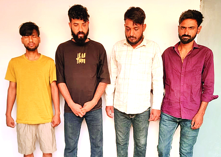 फेसबुक फ्रेंडशिप से हनीट्रैप, 24 घंटे में गिरोह बेनकाब, 6 आरोपी गिरफ्तार, वीडियो बनाकर 7 लाख की डिमांड, पुलिस ने घेराबंदी कर दबोचा पूरा गैंग