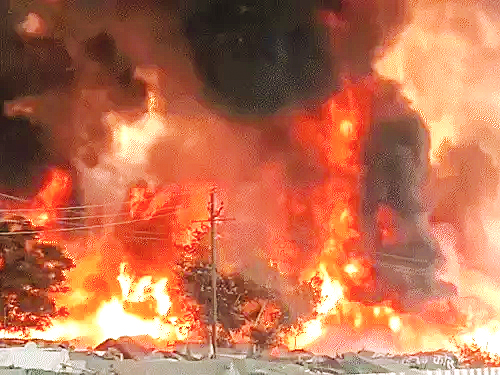 लघनऊ में भीषण आग का तांडव: एक साथ 250 झोपडिय़ां जली