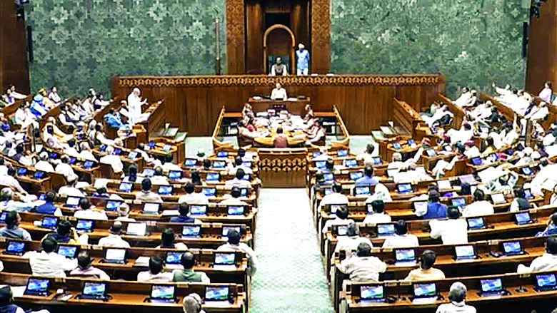 महिला आरक्षण बिल को बचा नहीं पाई सरकार, 54 वोट से गिरा