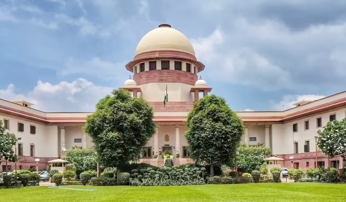 पश्चिम बंगाल में एसआईआर की शिकायतों से सुप्रीम कोर्ट नाराज, हाईकोर्ट से रिपोर्ट तलब की