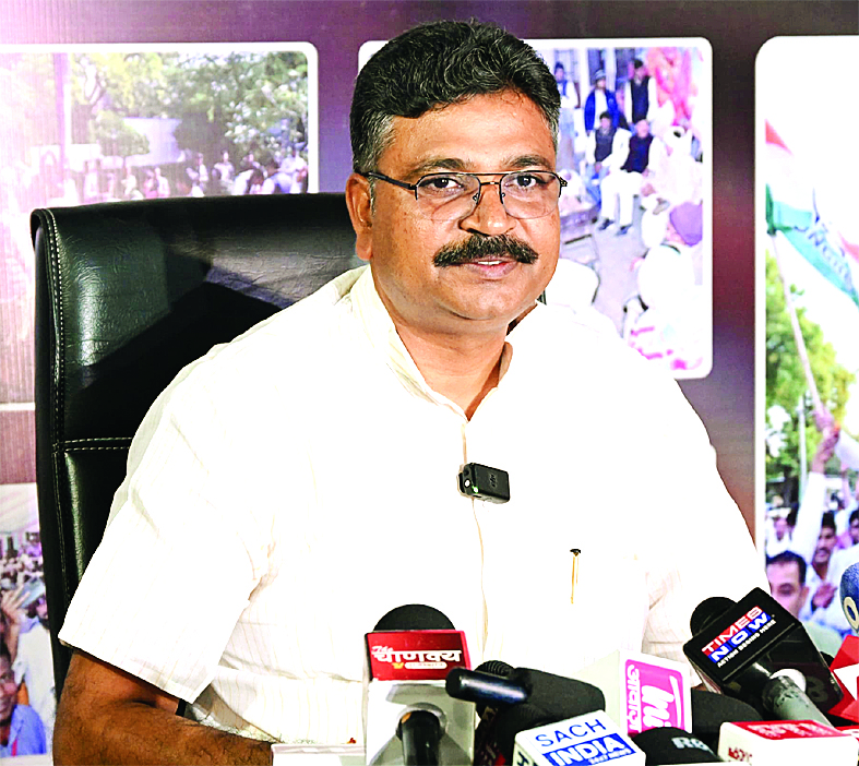 आदर्श घोटाले के पीडि़तों के साथ डबल गेम खेल रही भाजपा सरकार: टीकाराम जूली