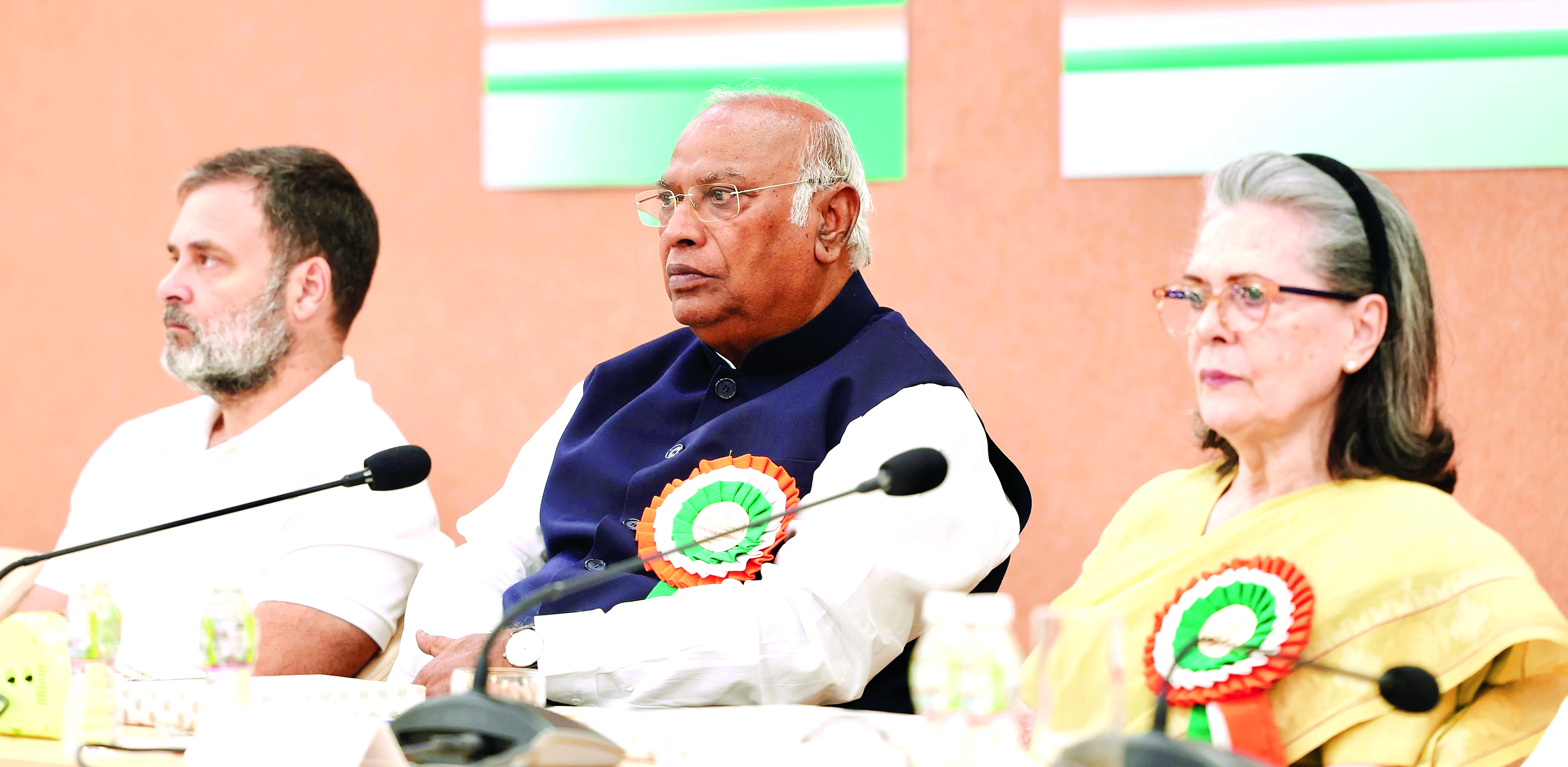 केरलम में मुख्यमंत्री पद पर फंसा पेंच, कांग्रेस हाईकमान आज करेगा सीएम का ऐलान